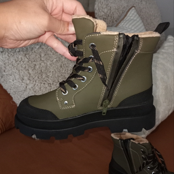 H&M Insulated Winter Boot boys Size 3 . Trendy Boot NWOT Or Box. - Picture 2 of 4